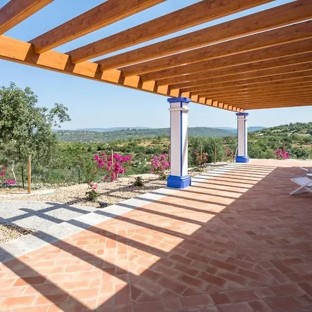 Villa Sleeps 6 Pool Wifi Aroal