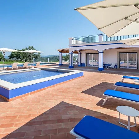 Sleeps 6 Pool Wifi Villa