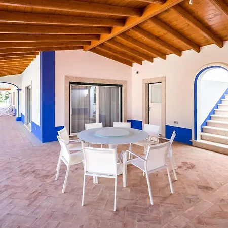 Villa Sleeps 6 Pool Wifi Aroal