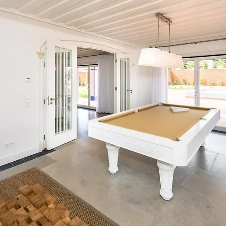 Villa Sleeps 6 Pool Wifi Aroal