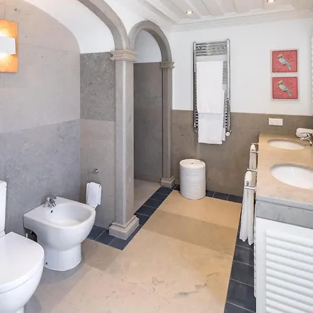 Sleeps 6 Pool Wifi Villa