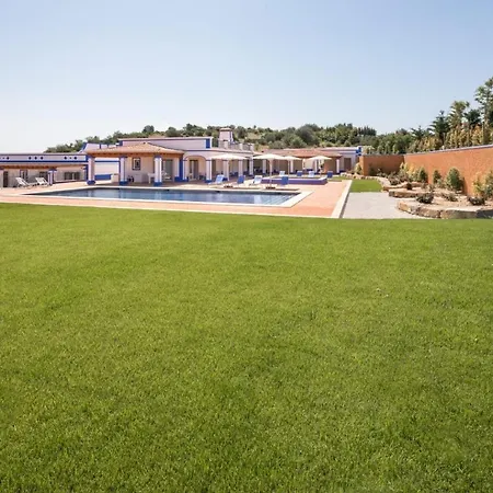 Villa Sleeps 6 Pool Wifi Aroal