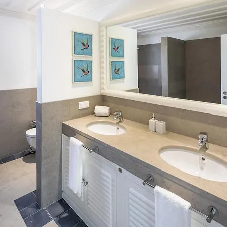 Sleeps 6 Pool Wifi Villa Aroal