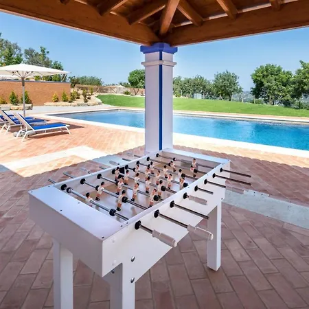 Sleeps 6 Pool Wifi Villa