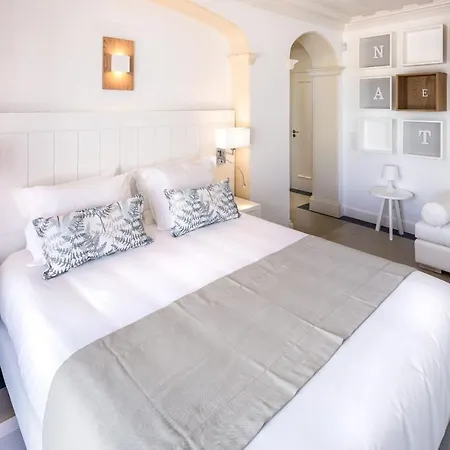 Vila Sleeps 6 Pool Wifi Aroal