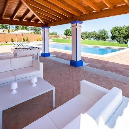 Sleeps 6 Pool Wifi Aroal